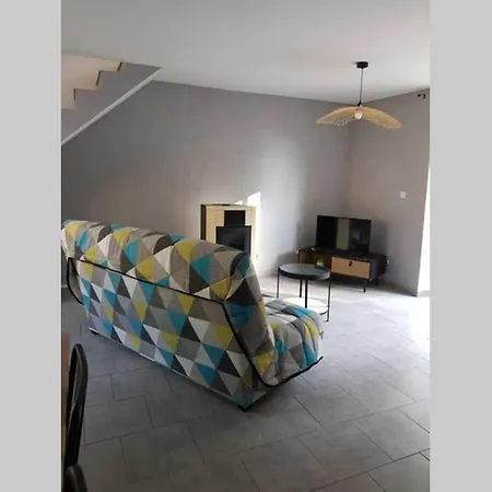 Maison De Charme Avec Cour Fermee Et Wi-fi * Sainte-Suzanne (Mayenne)